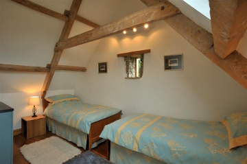 Second bedroom, two single beds, 2 chests of drawers