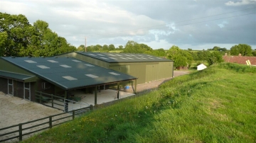 Our American barn, indoor round pen, turn-out area